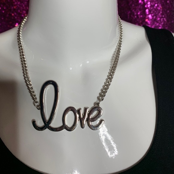 LOVE necklace - Picture 2 of 3